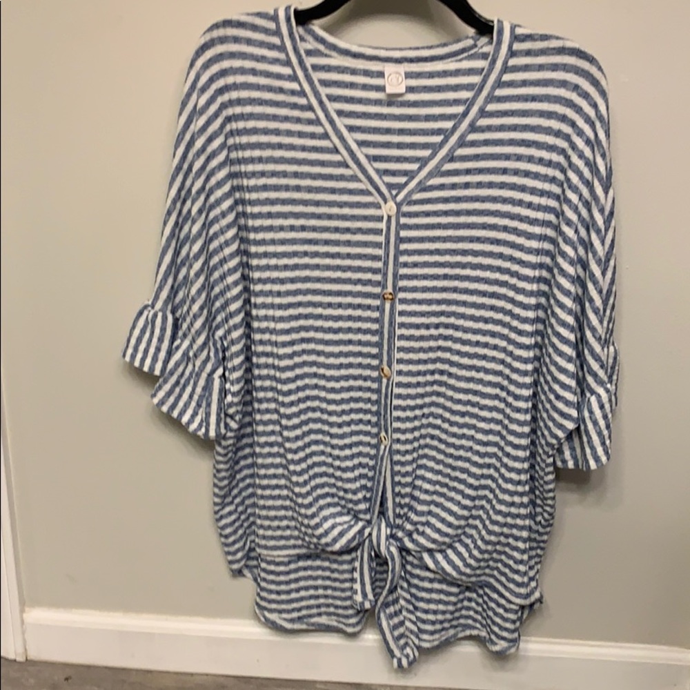 Boutique brand tie front top